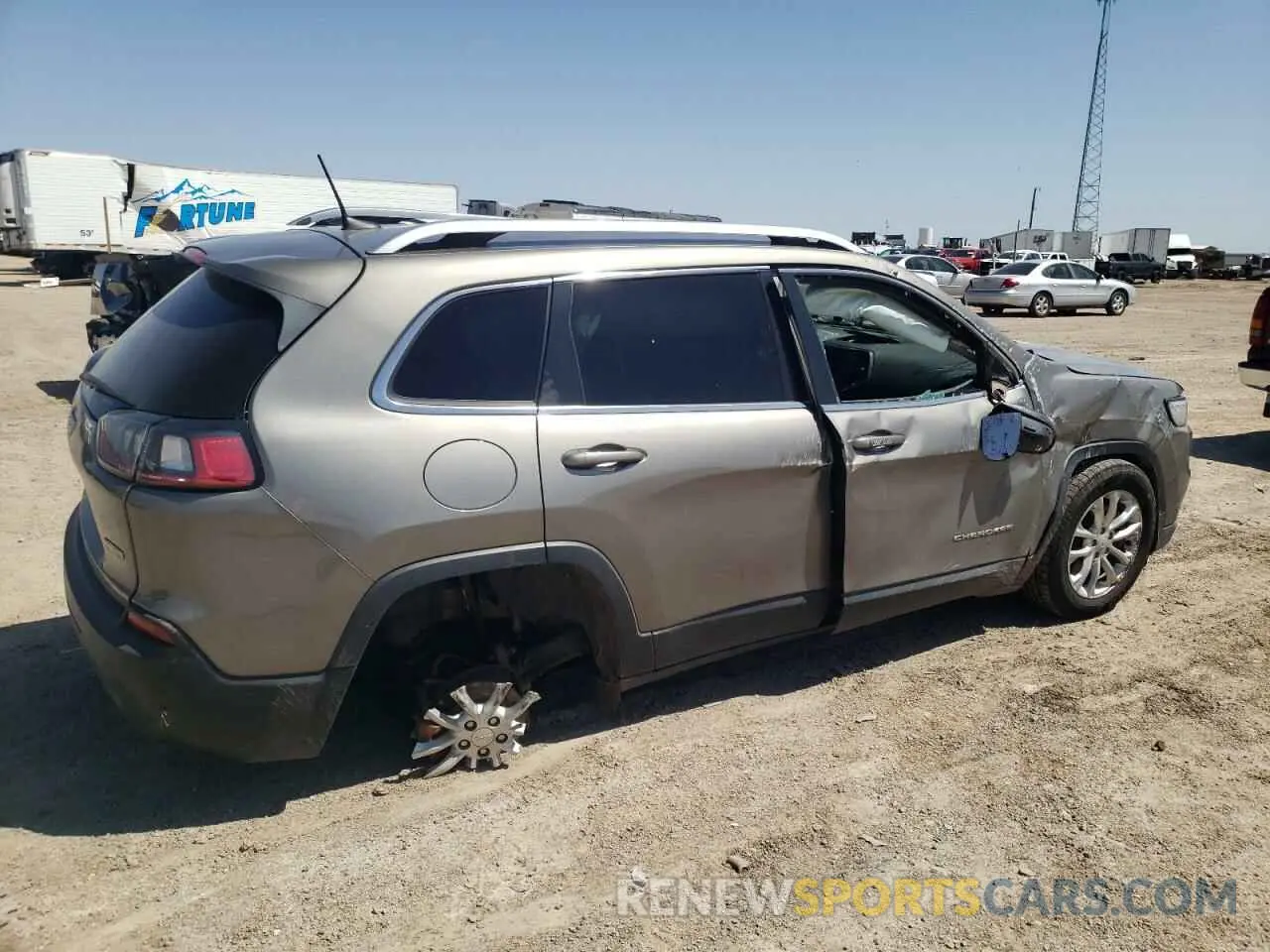 3 Photograph of a damaged car 1C4PJLCB2KD175825 JEEP GRAND CHER 2019