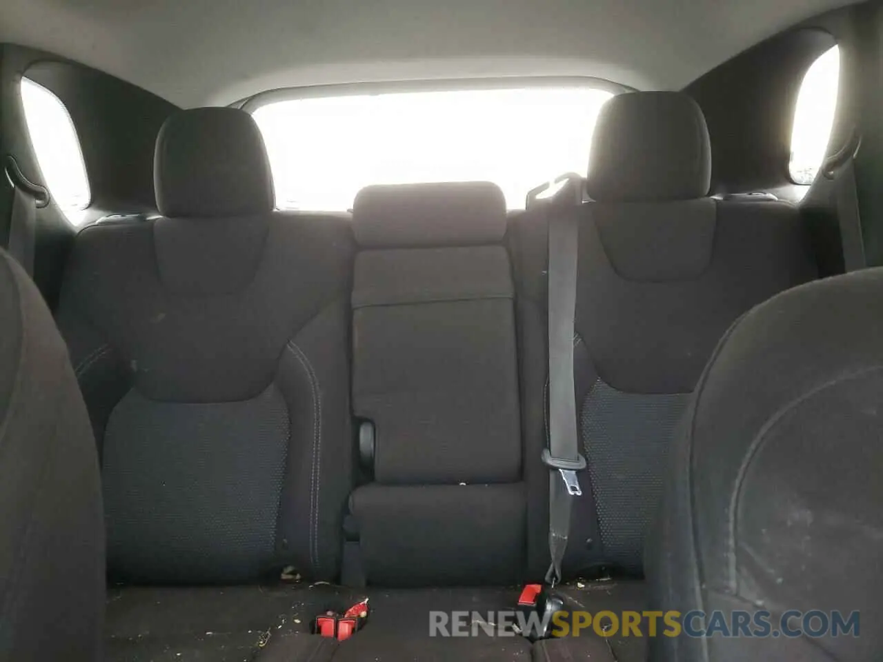 10 Photograph of a damaged car 1C4PJLCB2KD265461 JEEP GRAND CHER 2019