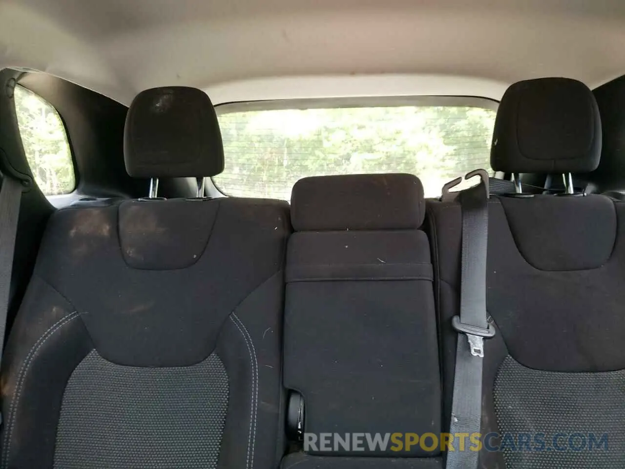 10 Photograph of a damaged car 1C4PJLCB2KD396146 JEEP GRAND CHER 2019