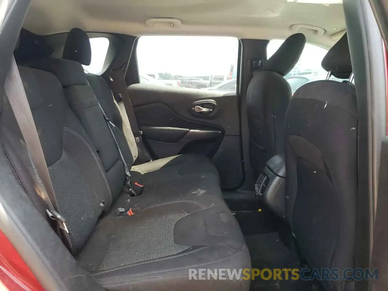 11 Photograph of a damaged car 1C4PJLCB2KD396146 JEEP GRAND CHER 2019