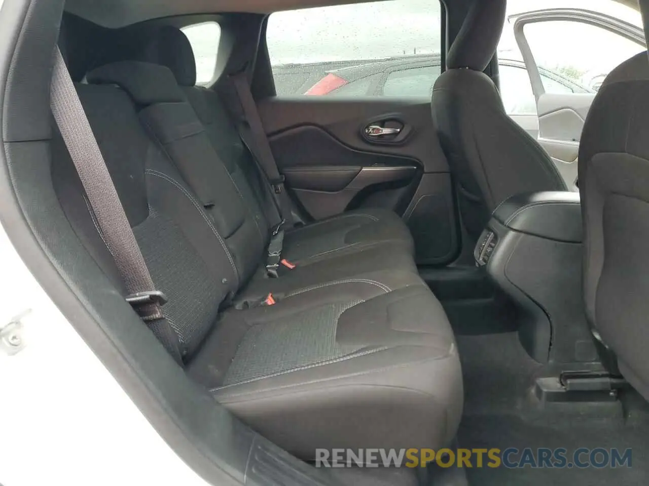 11 Photograph of a damaged car 1C4PJLCB3KD269759 JEEP GRAND CHER 2019