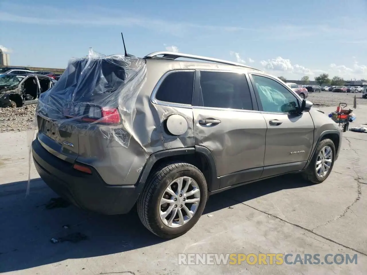 3 Photograph of a damaged car 1C4PJLCB3KD272242 JEEP GRAND CHER 2019
