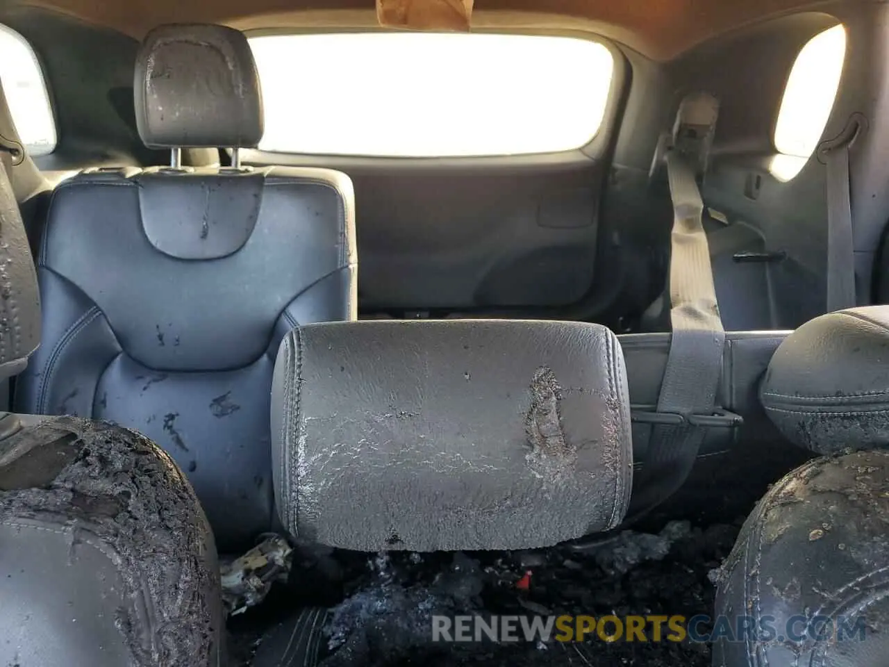 10 Photograph of a damaged car 1C4PJLCB3KD344802 JEEP GRAND CHER 2019