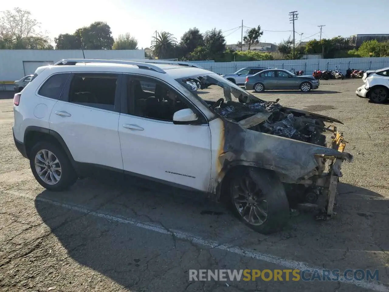 4 Photograph of a damaged car 1C4PJLCB3KD344802 JEEP GRAND CHER 2019