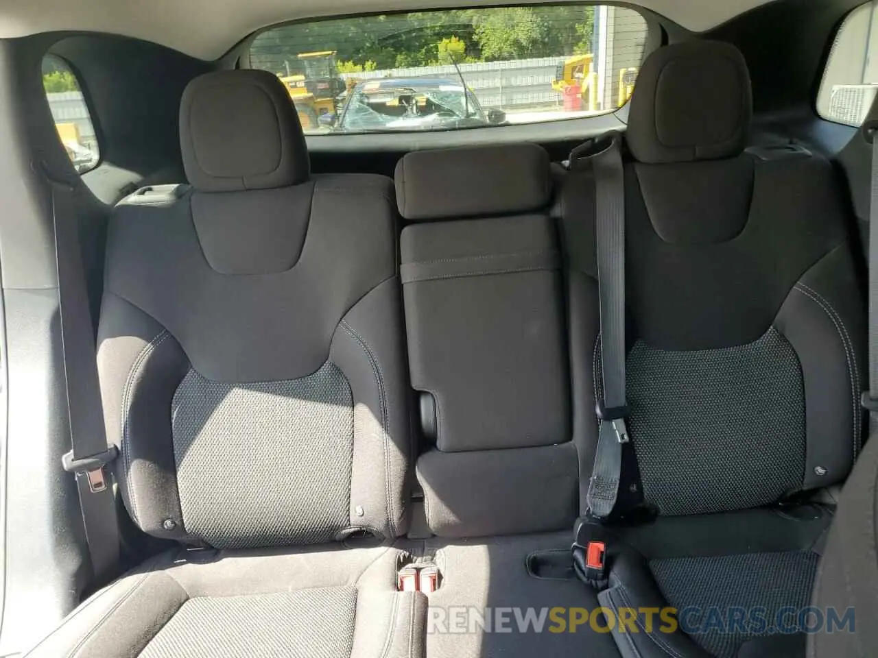 10 Photograph of a damaged car 1C4PJLCB4KD187328 JEEP GRAND CHER 2019