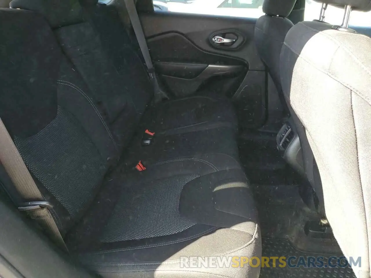 11 Photograph of a damaged car 1C4PJLCB4KD264005 JEEP GRAND CHER 2019