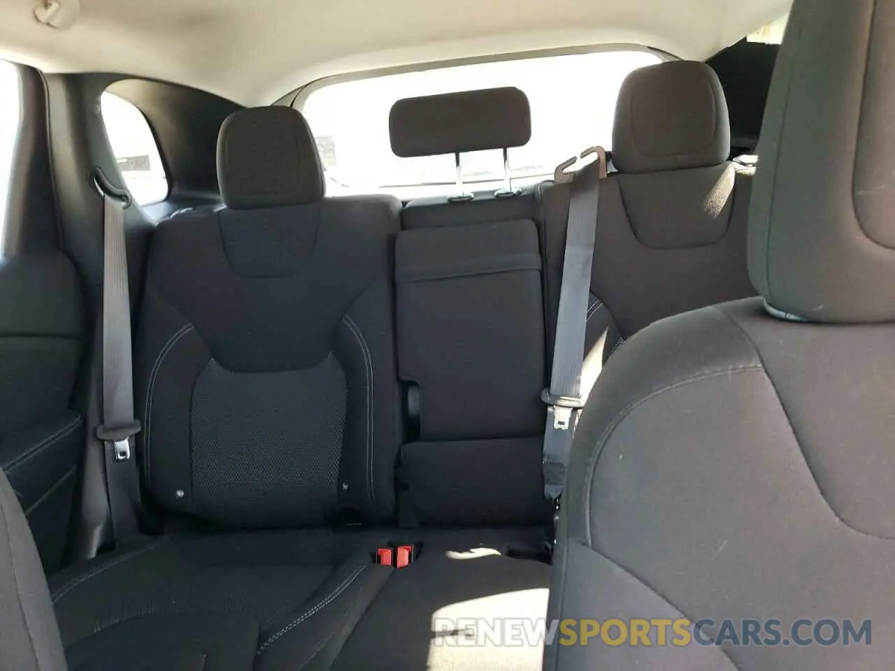 10 Photograph of a damaged car 1C4PJLCB5KD175253 JEEP GRAND CHER 2019