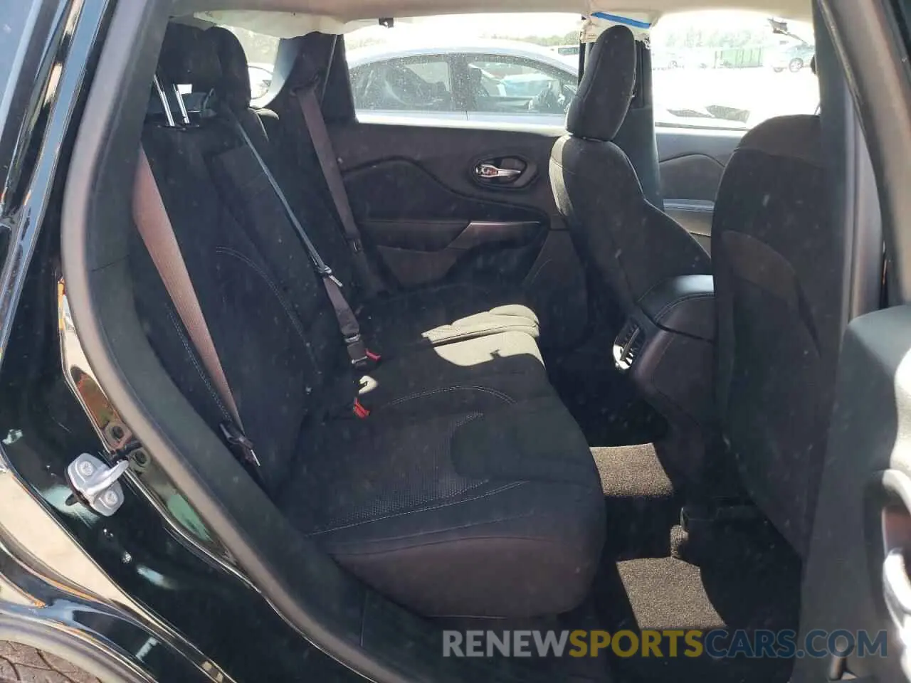 11 Photograph of a damaged car 1C4PJLCB5KD175253 JEEP GRAND CHER 2019