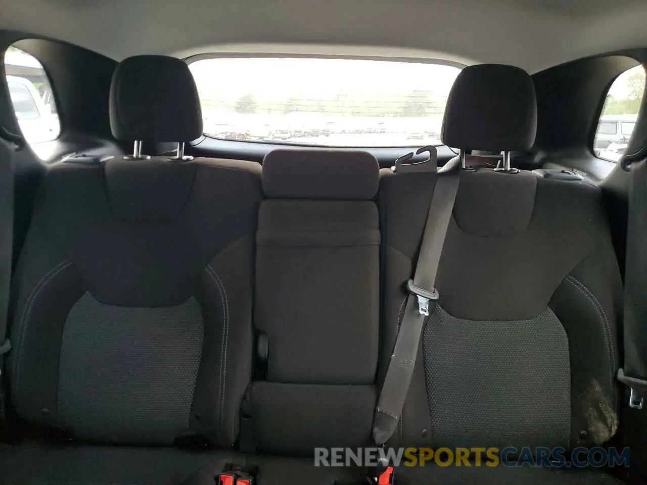 10 Photograph of a damaged car 1C4PJLCB5KD242546 JEEP GRAND CHER 2019