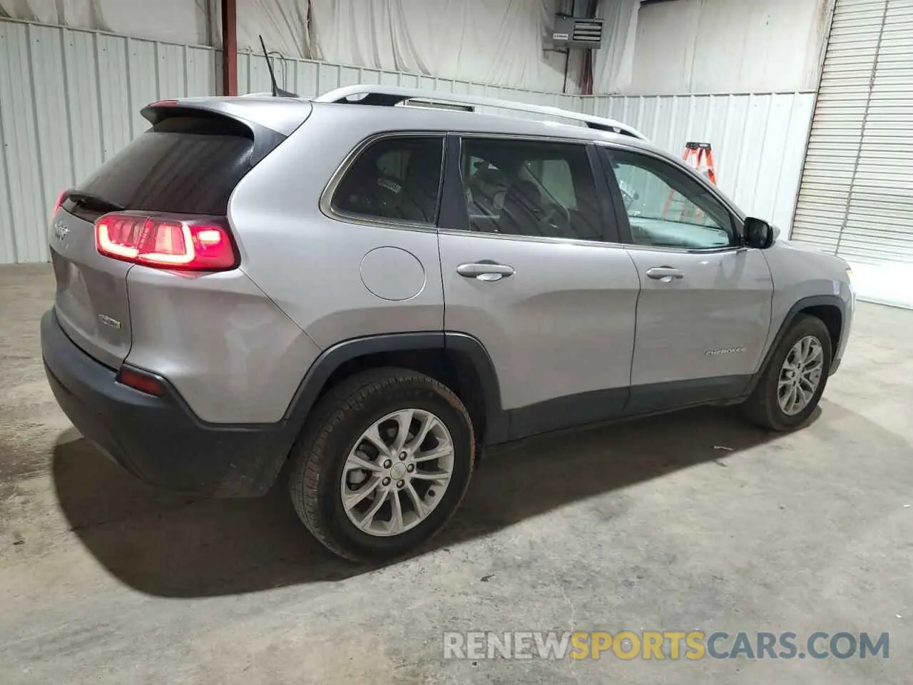 3 Photograph of a damaged car 1C4PJLCB5KD242546 JEEP GRAND CHER 2019