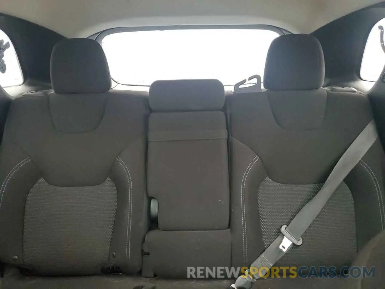 10 Photograph of a damaged car 1C4PJLCB5KD263574 JEEP GRAND CHER 2019