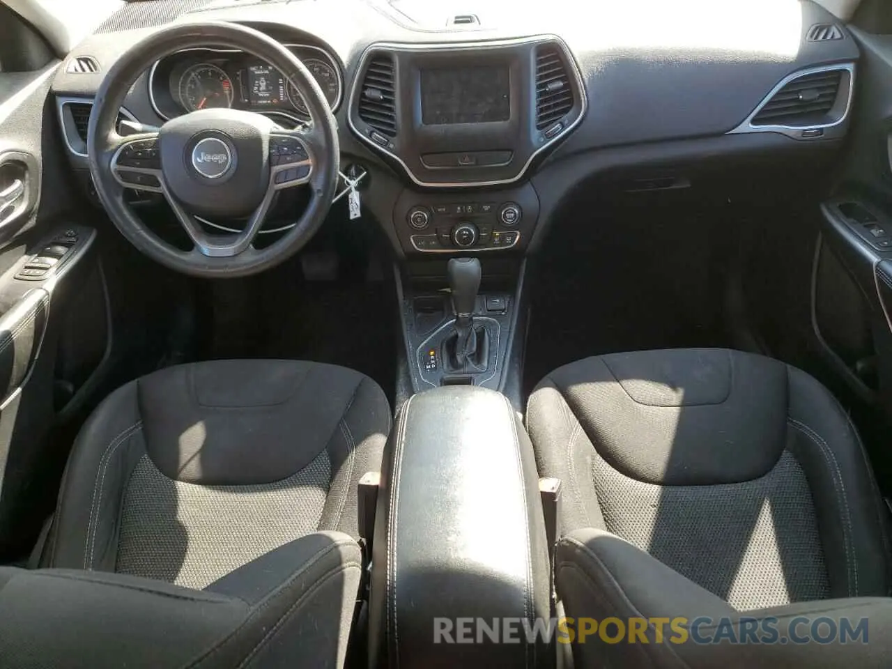 8 Photograph of a damaged car 1C4PJLCB5KD263574 JEEP GRAND CHER 2019
