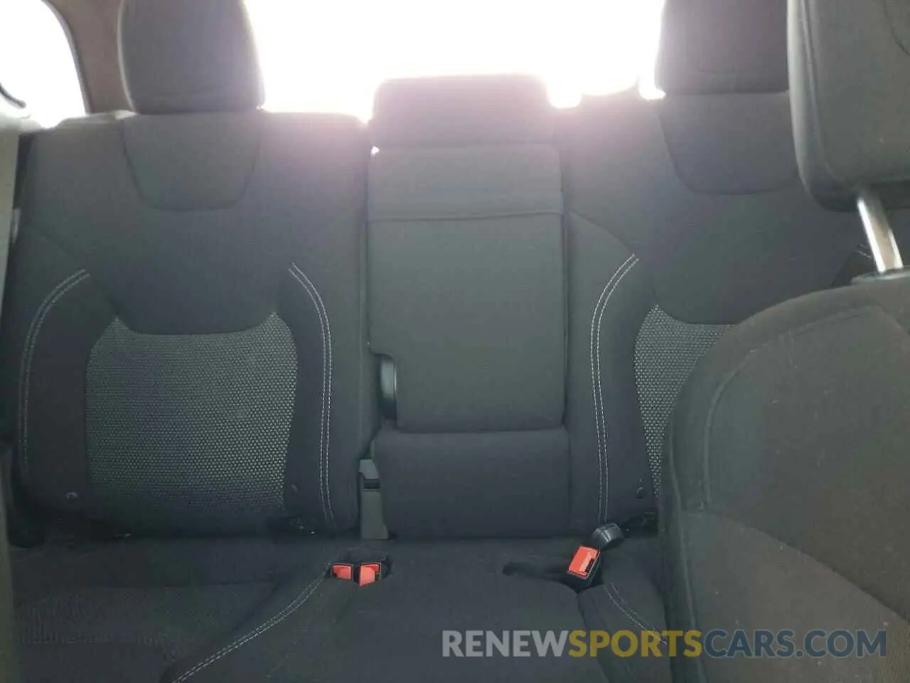 10 Photograph of a damaged car 1C4PJLCB5KD267124 JEEP GRAND CHER 2019