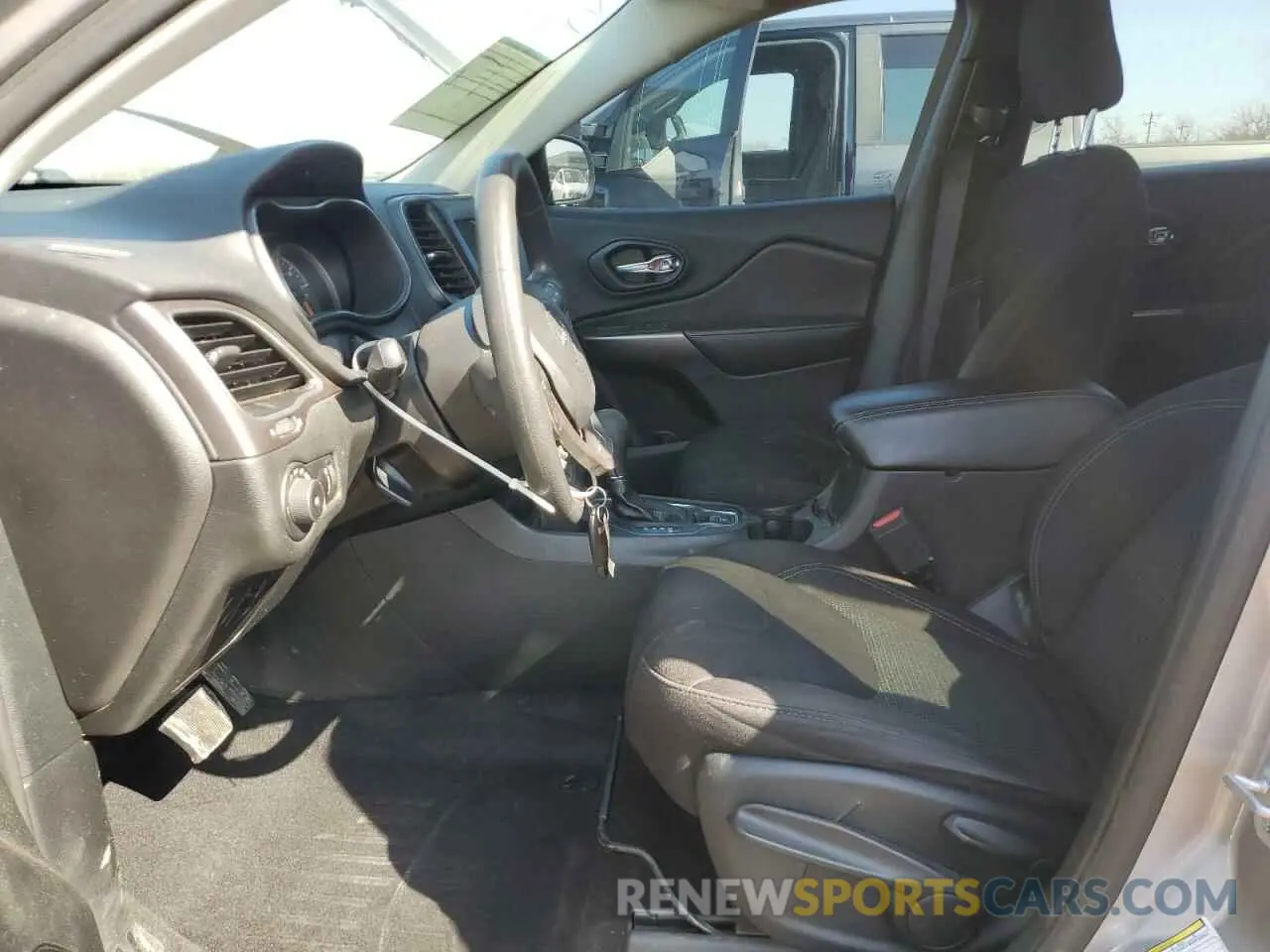 7 Photograph of a damaged car 1C4PJLCB5KD267124 JEEP GRAND CHER 2019