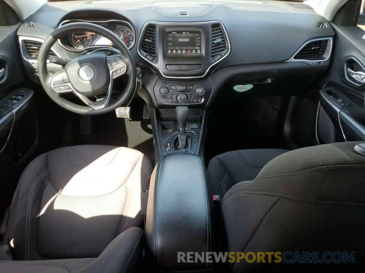 8 Photograph of a damaged car 1C4PJLCB5KD267124 JEEP GRAND CHER 2019
