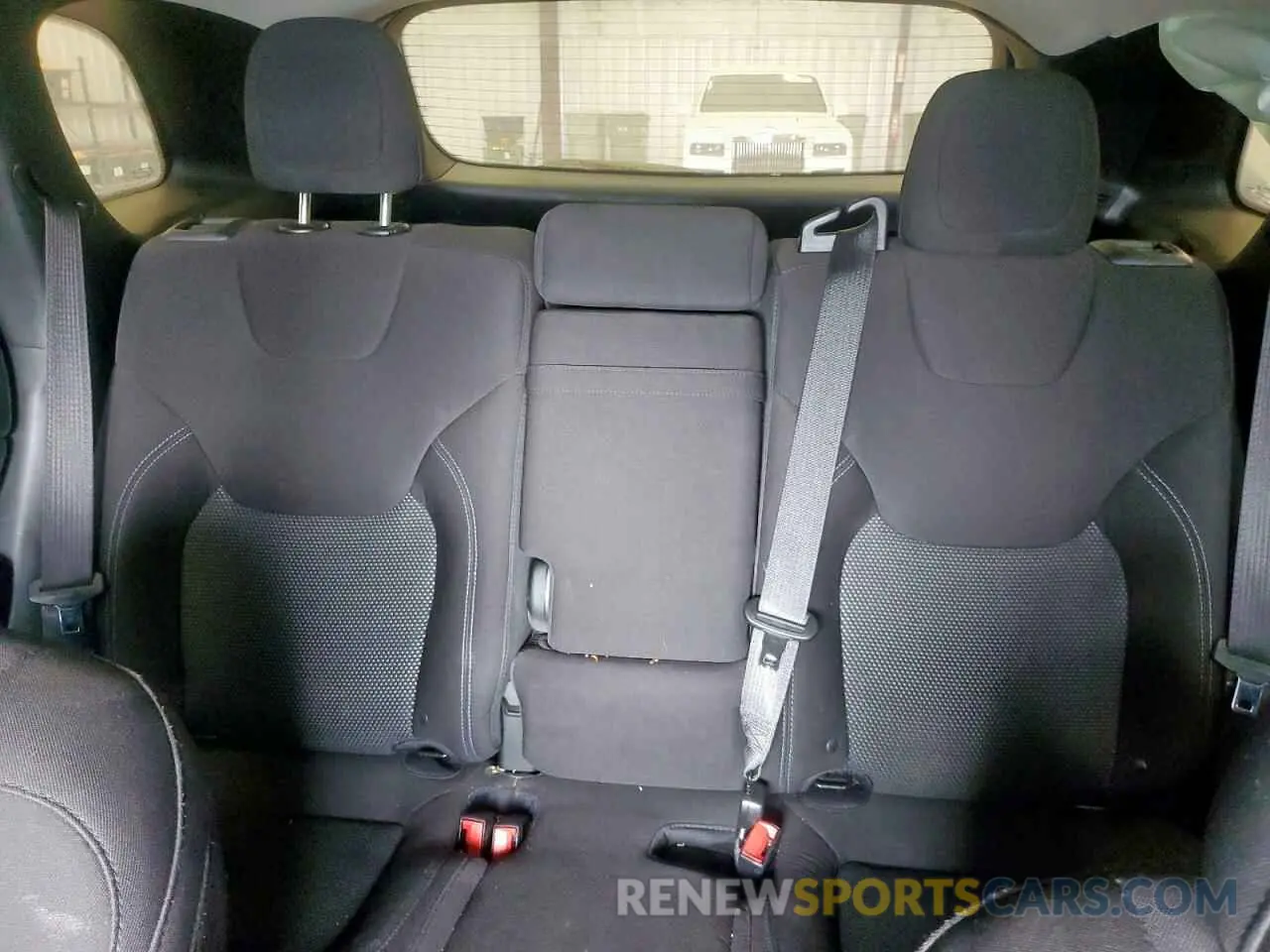 10 Photograph of a damaged car 1C4PJLCB5KD297420 JEEP GRAND CHER 2019