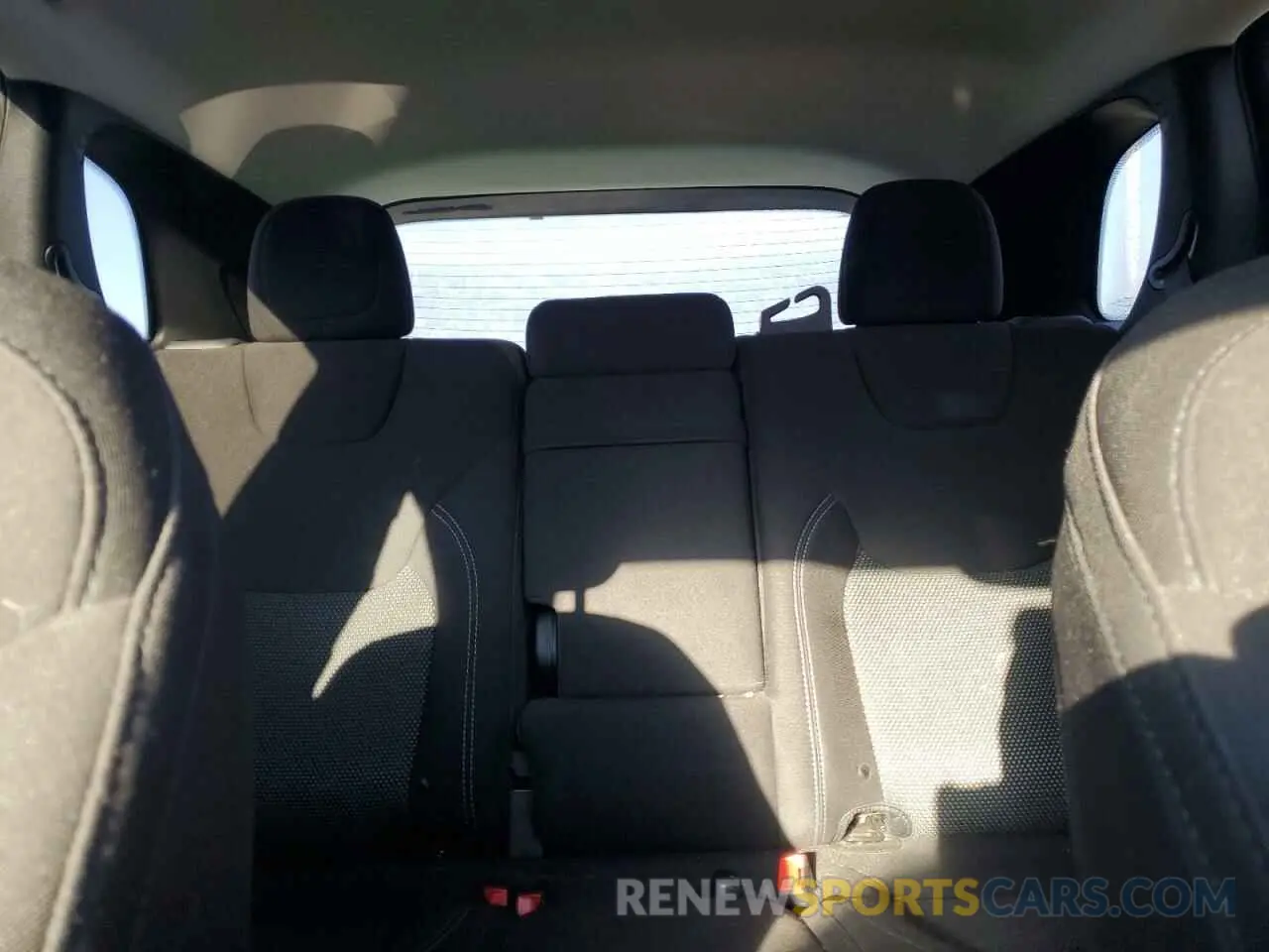 10 Photograph of a damaged car 1C4PJLCB5KD333235 JEEP GRAND CHER 2019