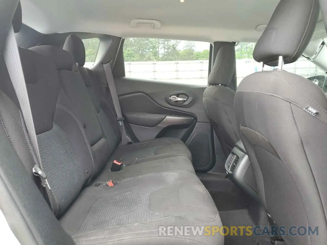 11 Photograph of a damaged car 1C4PJLCB5KD419709 JEEP GRAND CHER 2019