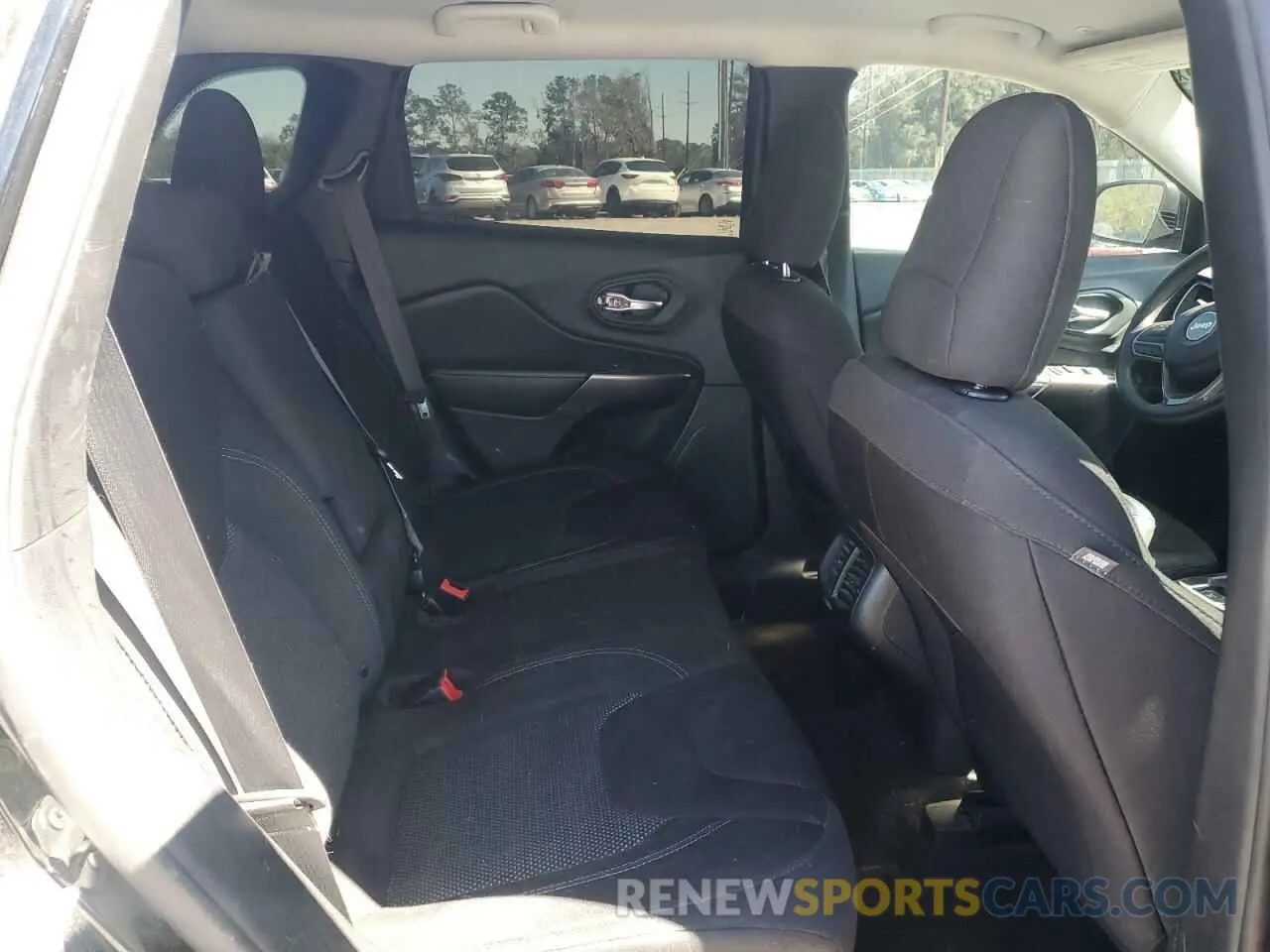 12 Photograph of a damaged car 1C4PJLCB5KD455724 JEEP GRAND CHER 2019
