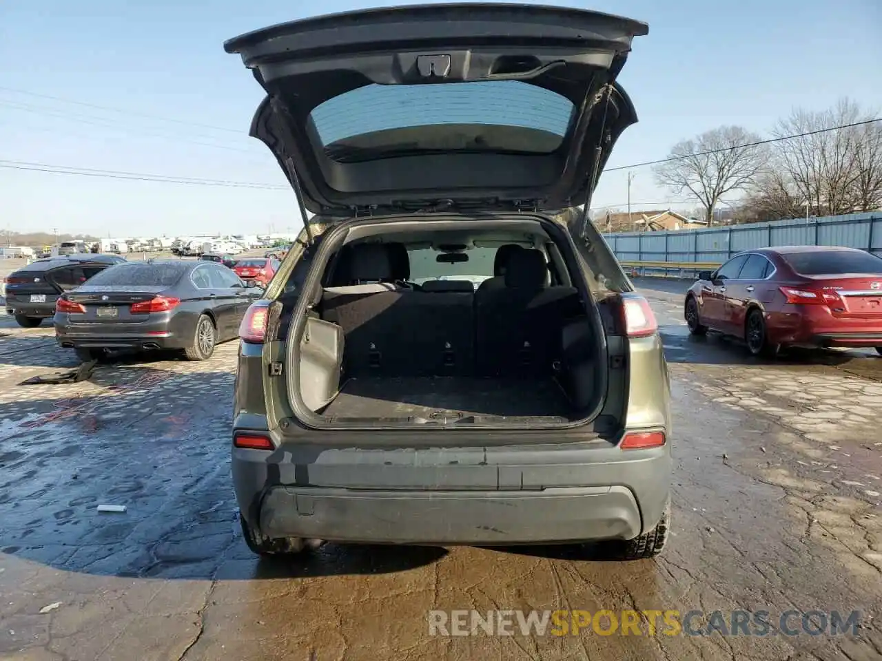 6 Photograph of a damaged car 1C4PJLCB6KD123467 JEEP GRAND CHER 2019