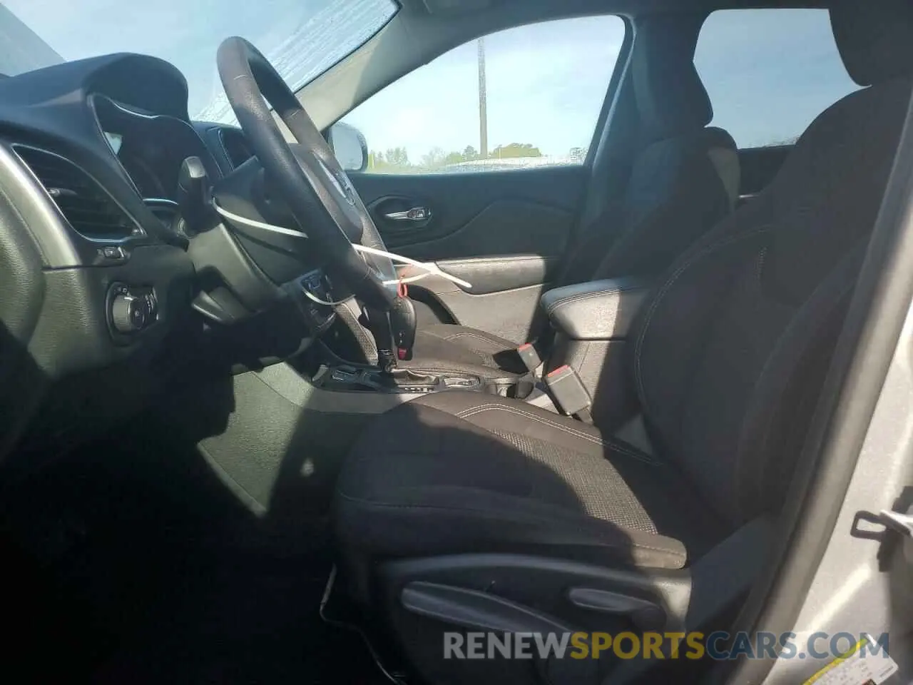 7 Photograph of a damaged car 1C4PJLCB6KD232656 JEEP GRAND CHER 2019