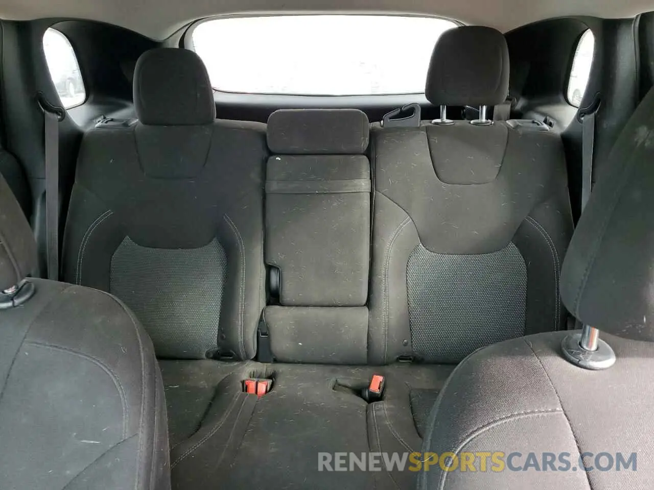 10 Photograph of a damaged car 1C4PJLCB6KD264670 JEEP GRAND CHER 2019