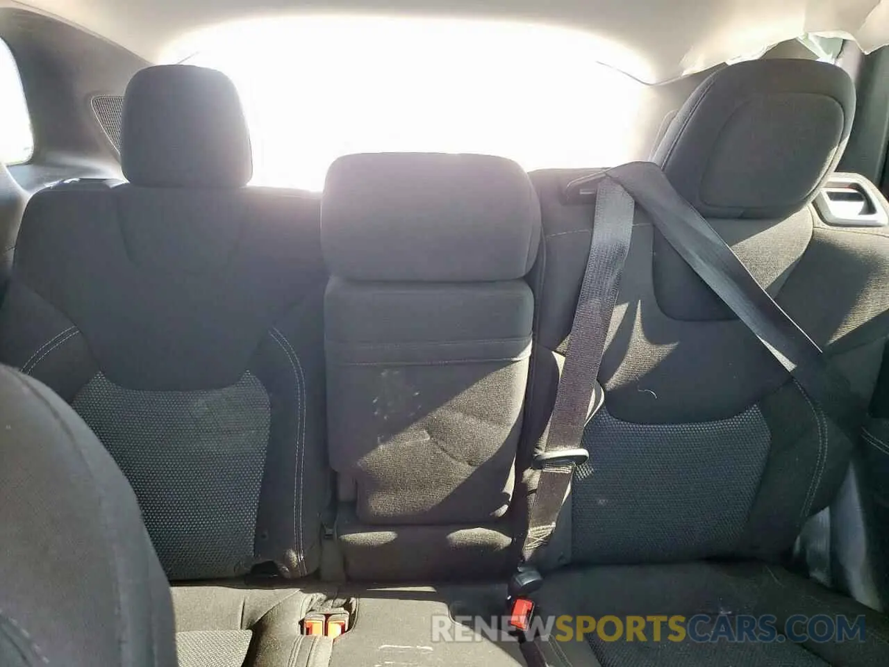 10 Photograph of a damaged car 1C4PJLCB6KD325791 JEEP GRAND CHER 2019