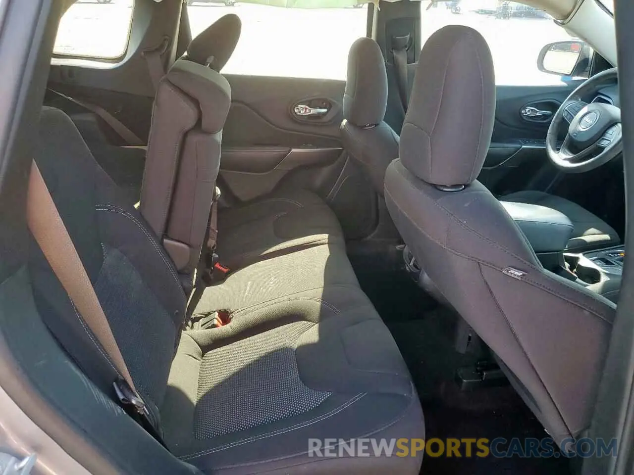 11 Photograph of a damaged car 1C4PJLCB6KD325791 JEEP GRAND CHER 2019