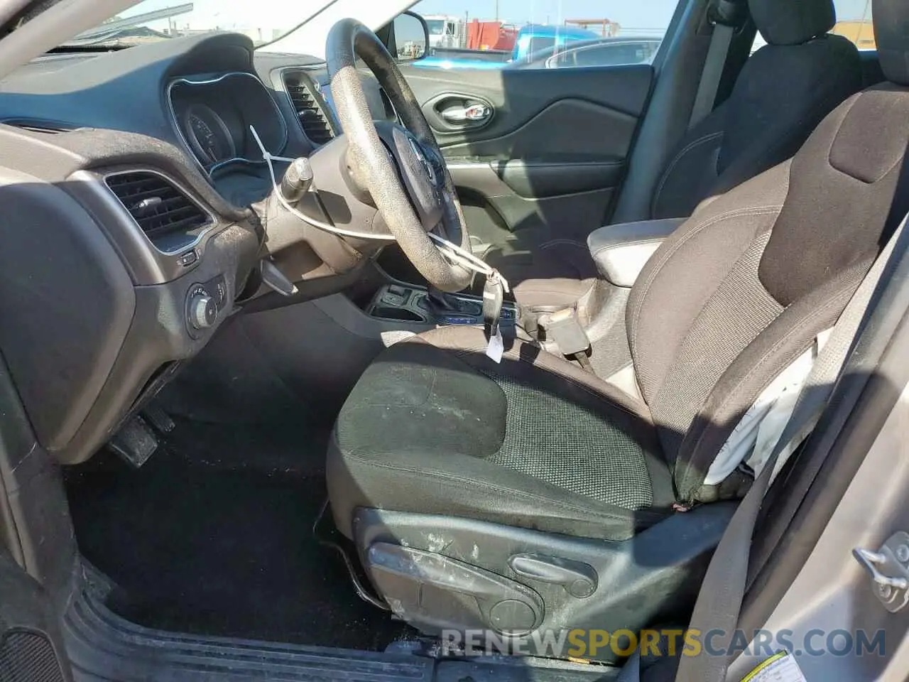 7 Photograph of a damaged car 1C4PJLCB6KD325791 JEEP GRAND CHER 2019