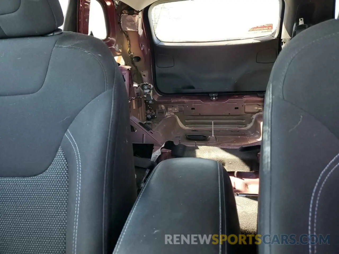 10 Photograph of a damaged car 1C4PJLCB6KD326276 JEEP GRAND CHER 2019