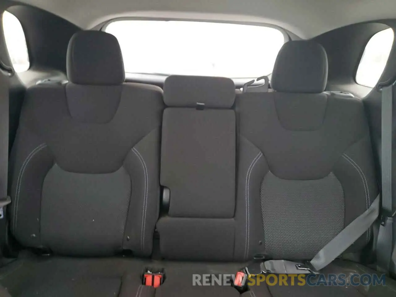 10 Photograph of a damaged car 1C4PJLCB6KD444229 JEEP GRAND CHER 2019