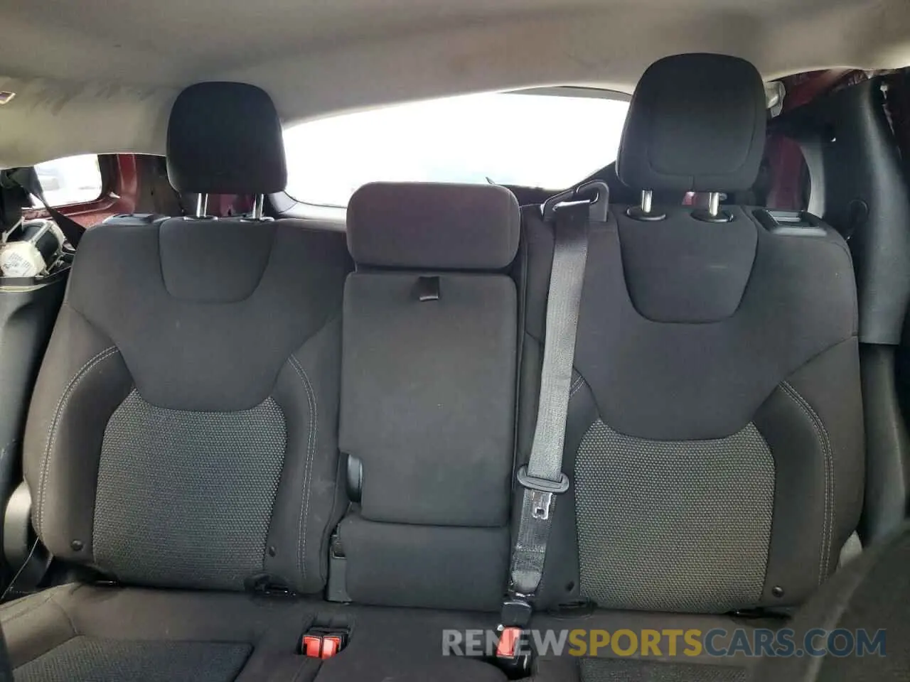 10 Photograph of a damaged car 1C4PJLCB6KD450614 JEEP GRAND CHER 2019