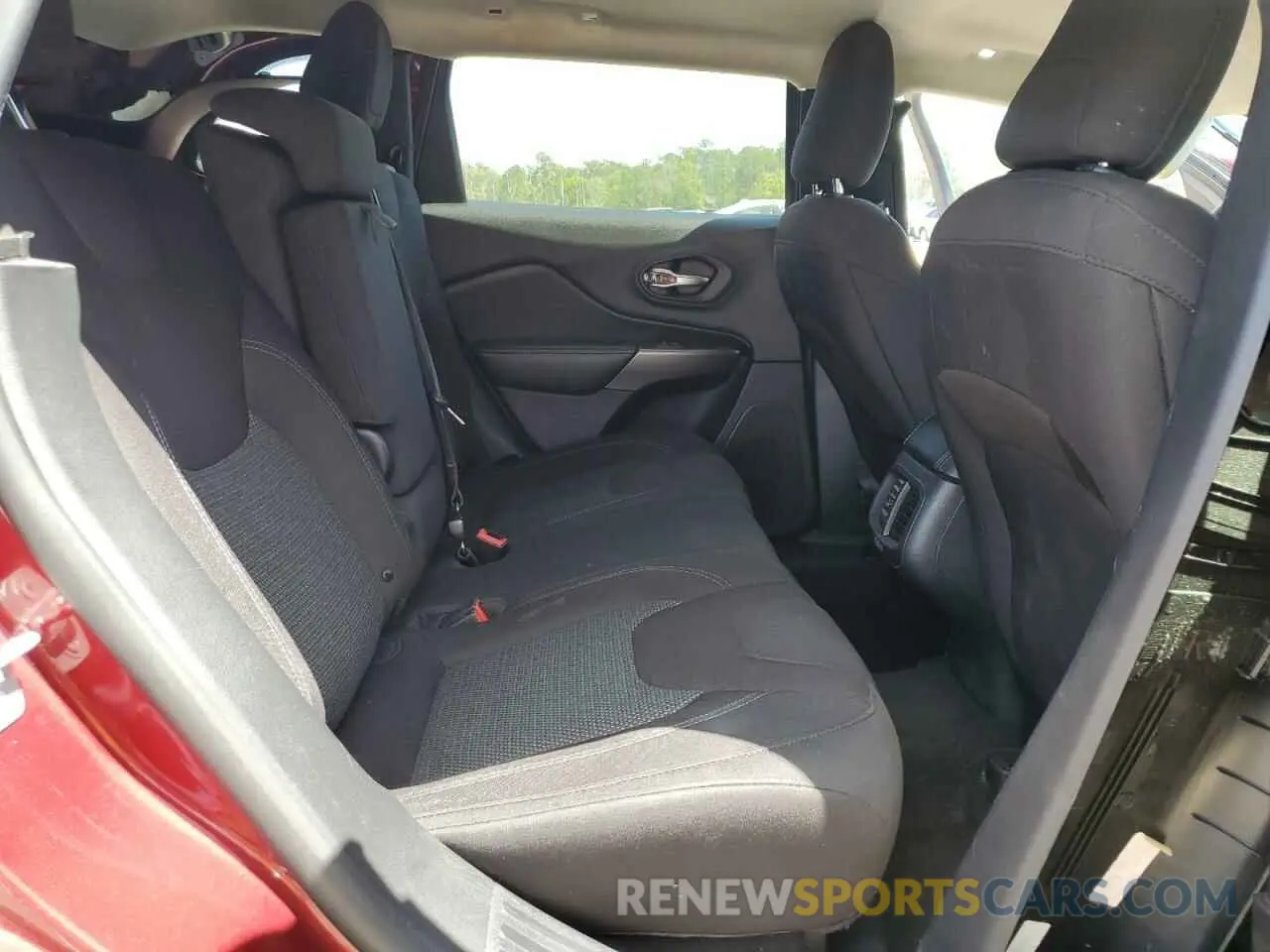 11 Photograph of a damaged car 1C4PJLCB6KD450614 JEEP GRAND CHER 2019