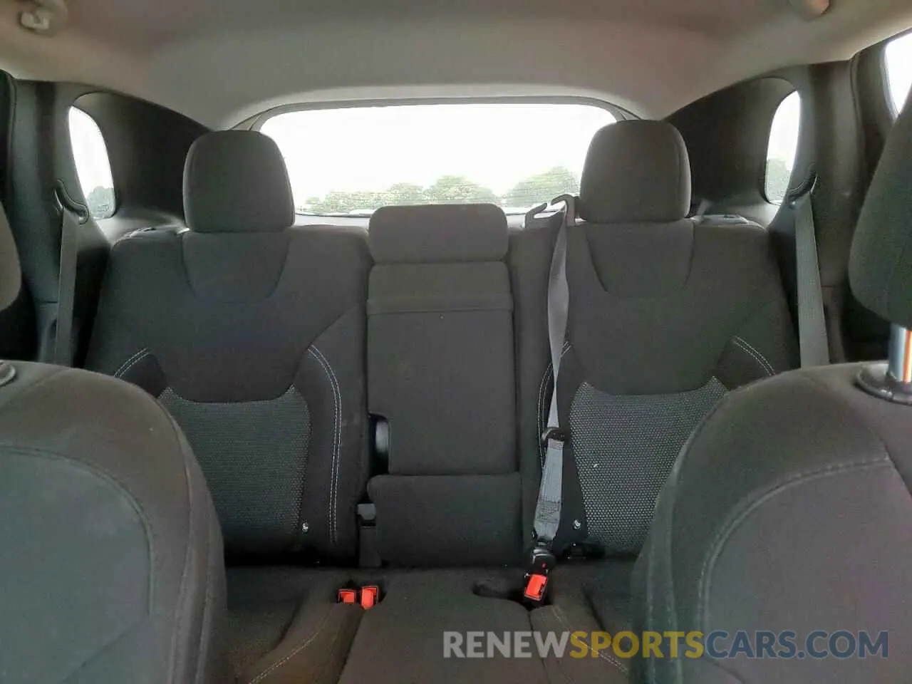 10 Photograph of a damaged car 1C4PJLCB7KD159524 JEEP GRAND CHER 2019