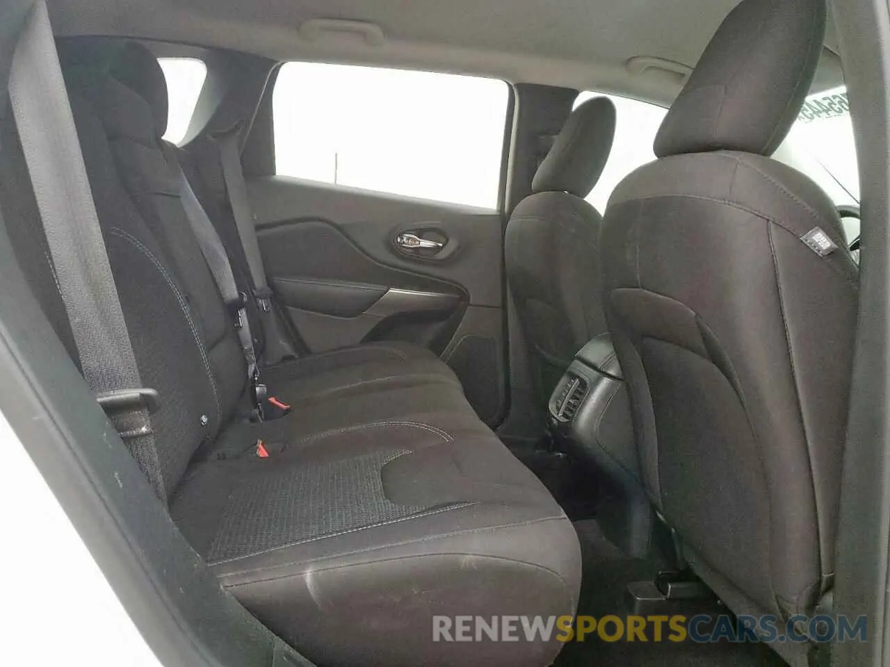 11 Photograph of a damaged car 1C4PJLCB7KD159524 JEEP GRAND CHER 2019