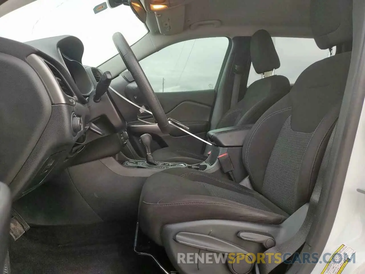 7 Photograph of a damaged car 1C4PJLCB7KD159524 JEEP GRAND CHER 2019