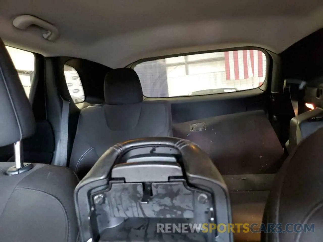 10 Photograph of a damaged car 1C4PJLCB7KD160561 JEEP GRAND CHER 2019