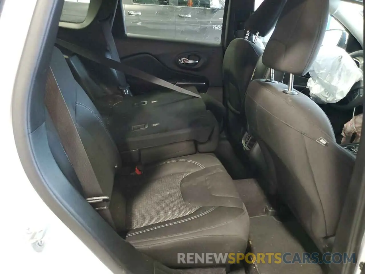 12 Photograph of a damaged car 1C4PJLCB7KD160561 JEEP GRAND CHER 2019