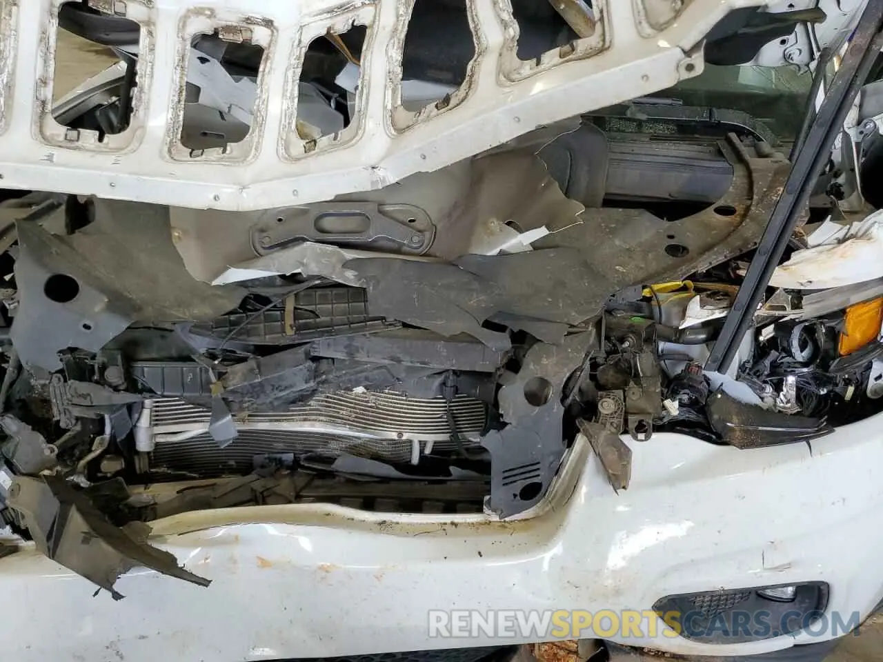 13 Photograph of a damaged car 1C4PJLCB7KD160561 JEEP GRAND CHER 2019