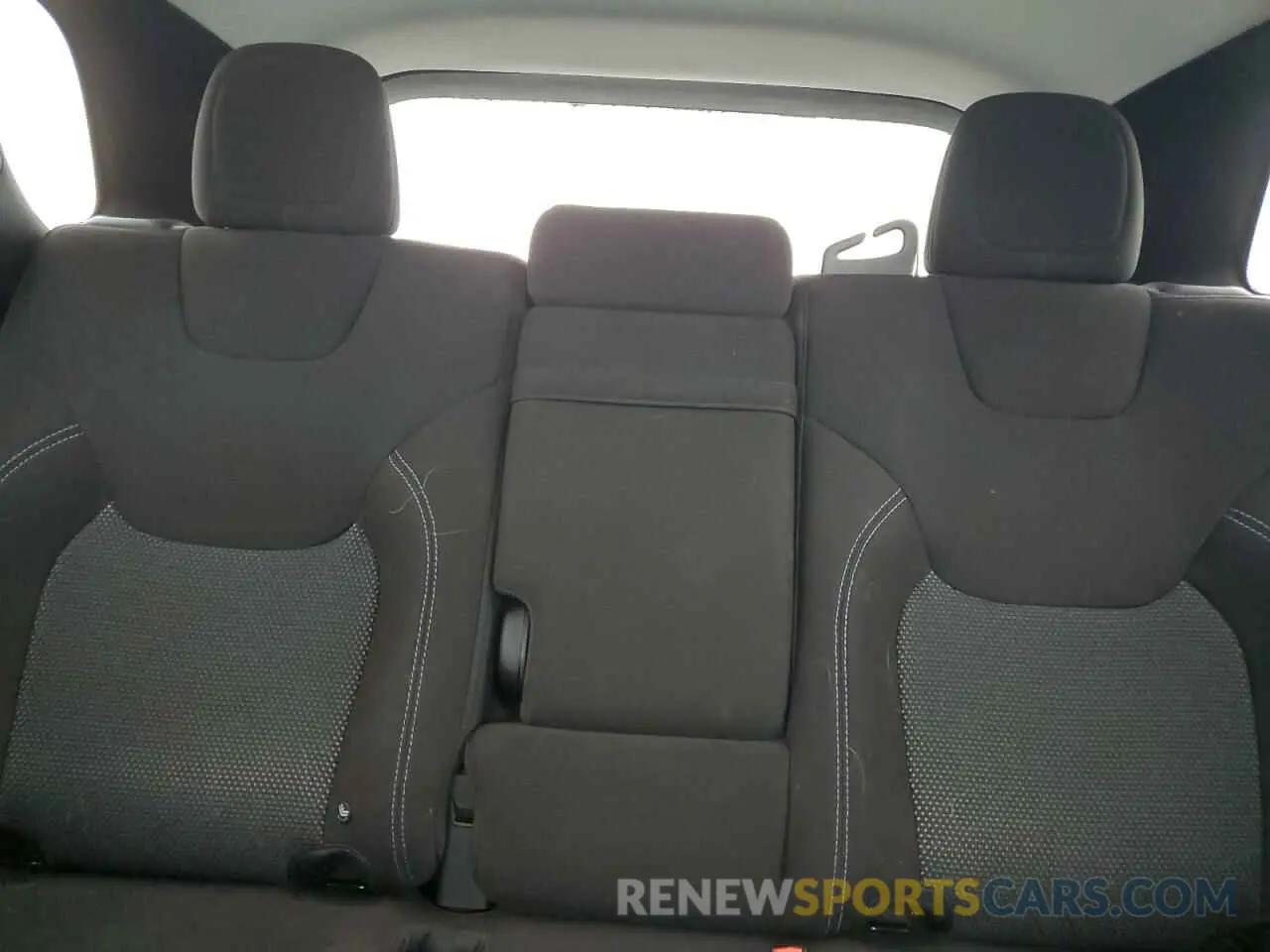 10 Photograph of a damaged car 1C4PJLCB7KD187470 JEEP GRAND CHER 2019