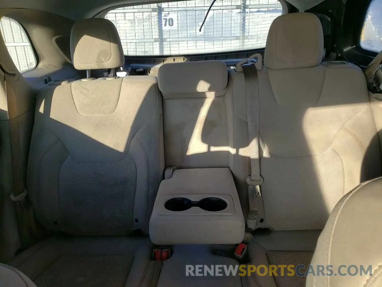 10 Photograph of a damaged car 1C4PJLCB7KD247666 JEEP GRAND CHER 2019