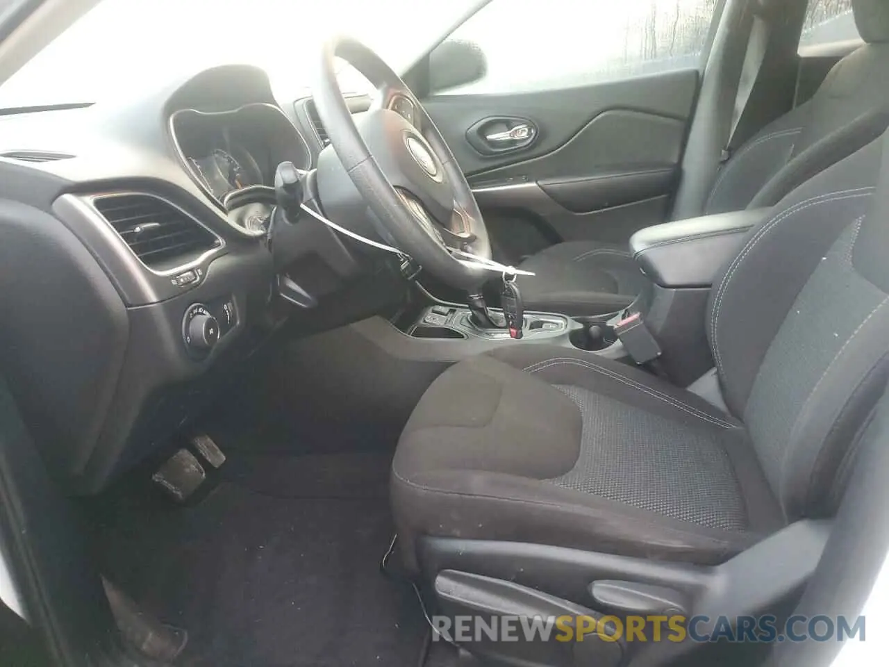 7 Photograph of a damaged car 1C4PJLCB7KD365930 JEEP GRAND CHER 2019