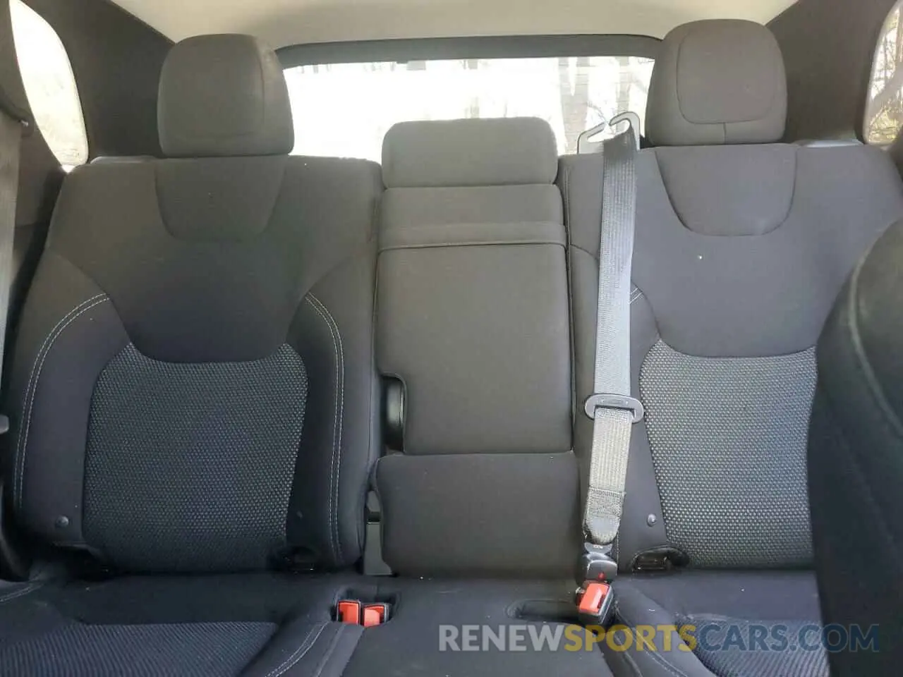 10 Photograph of a damaged car 1C4PJLCB7KD370156 JEEP GRAND CHER 2019