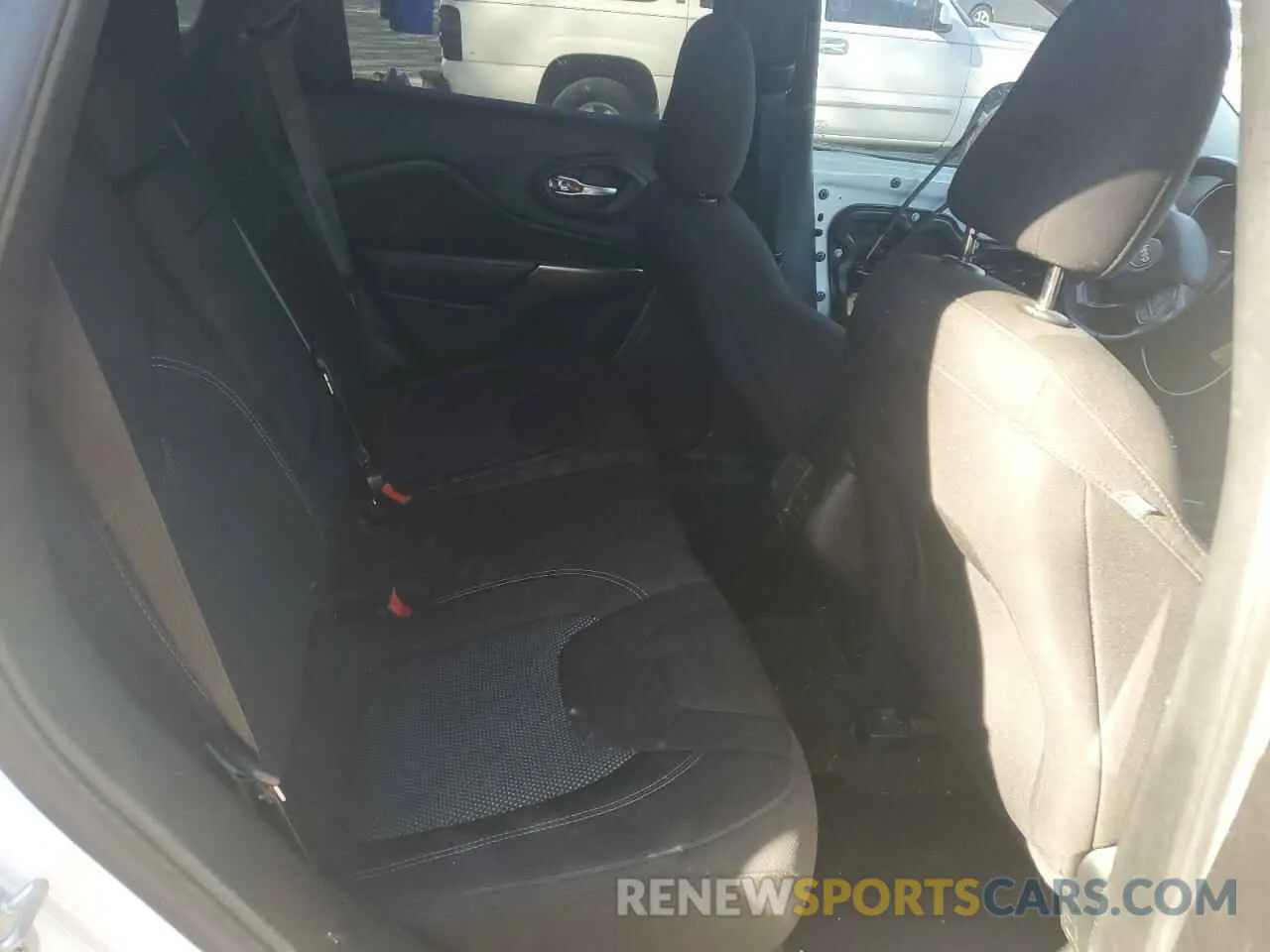 11 Photograph of a damaged car 1C4PJLCB7KD370156 JEEP GRAND CHER 2019