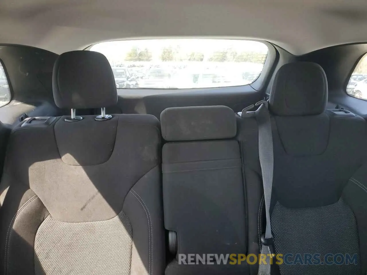 10 Photograph of a damaged car 1C4PJLCB8KD173609 JEEP GRAND CHER 2019