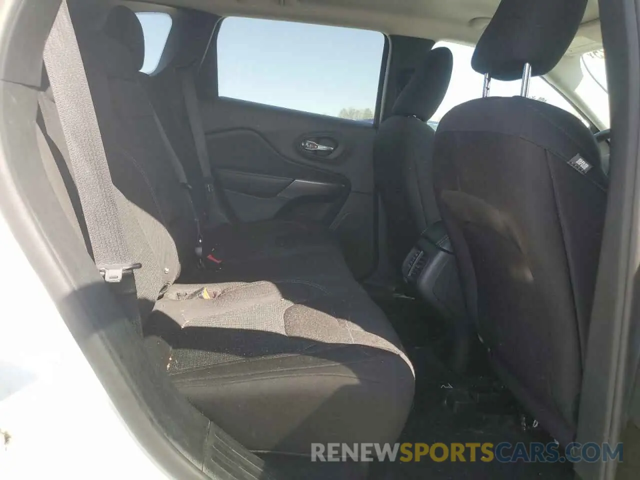 11 Photograph of a damaged car 1C4PJLCB8KD173609 JEEP GRAND CHER 2019