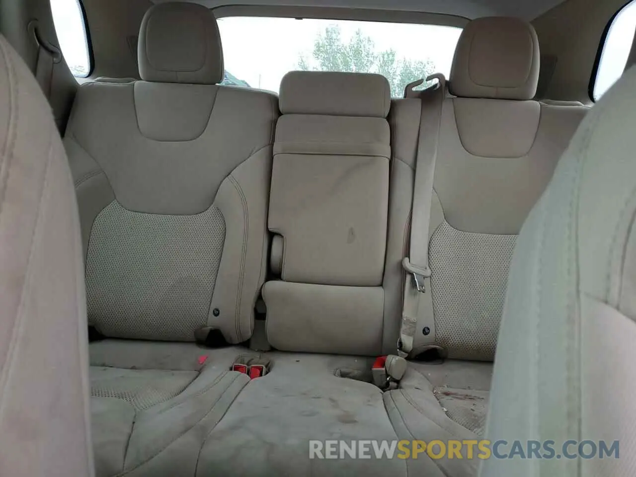 10 Photograph of a damaged car 1C4PJLCB9KD187468 JEEP GRAND CHER 2019