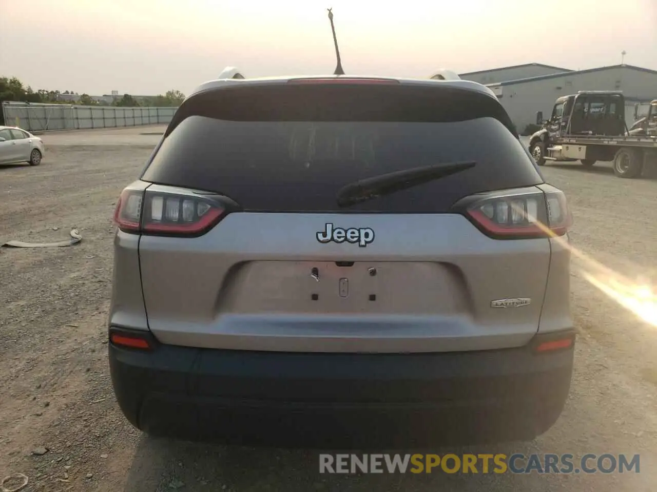6 Photograph of a damaged car 1C4PJLCB9KD240797 JEEP GRAND CHER 2019