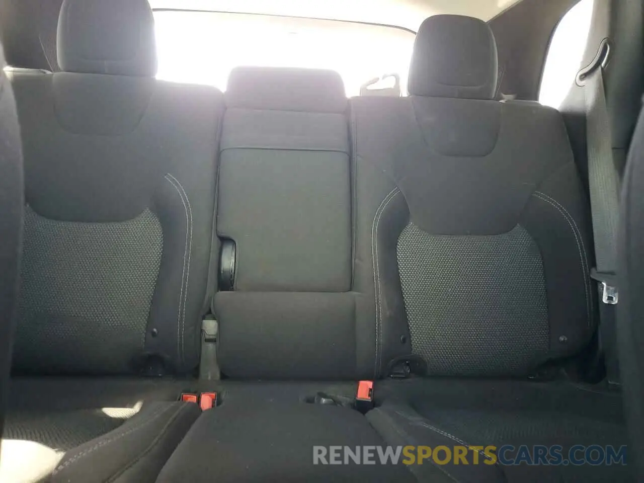 10 Photograph of a damaged car 1C4PJLCB9KD313506 JEEP GRAND CHER 2019