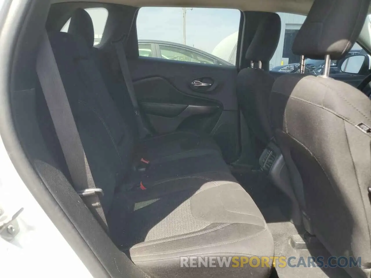 12 Photograph of a damaged car 1C4PJLCB9KD313506 JEEP GRAND CHER 2019